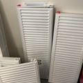 1458458-3 Parti med 5 vattenburna panelradiatorer