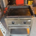 1458461-4 Grillvagn med häll och galler gasol