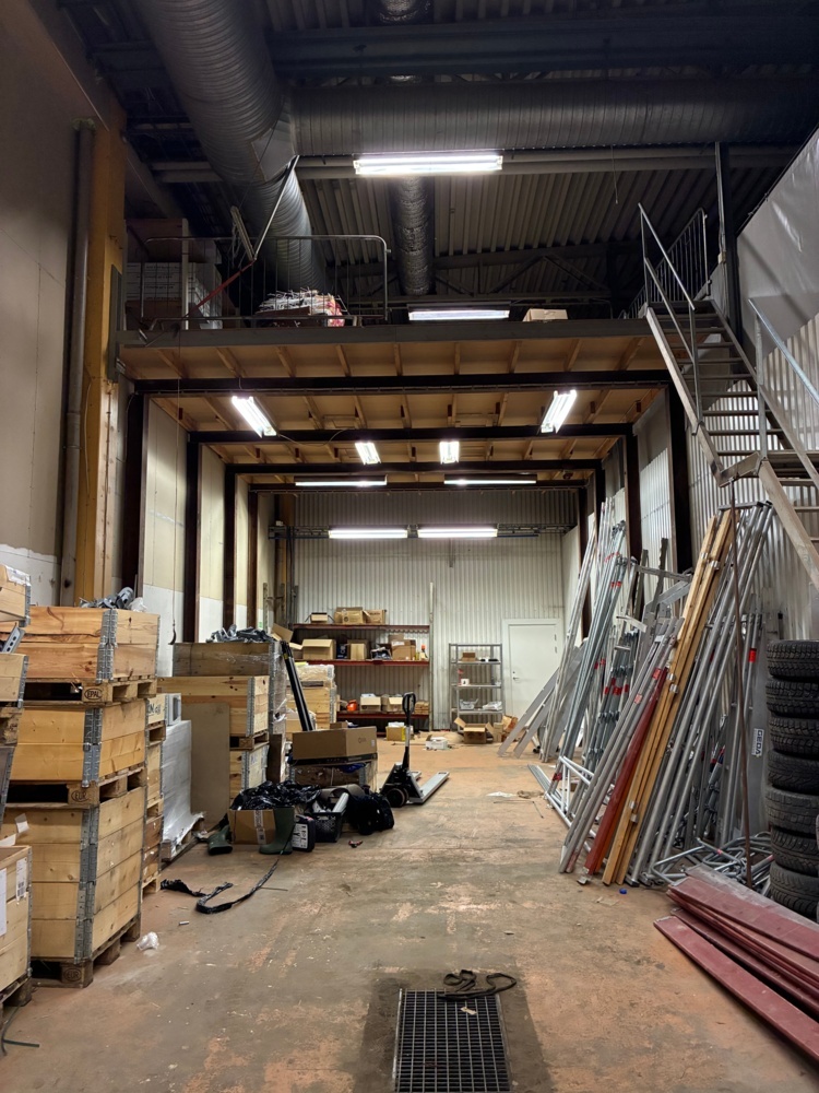 1558484-1 Large warehouse with products for solar energy, energy storage - Kramfors