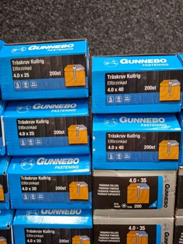 1557797-7 30 st Förpackningar Träskruv Kullrig, Gunnebo