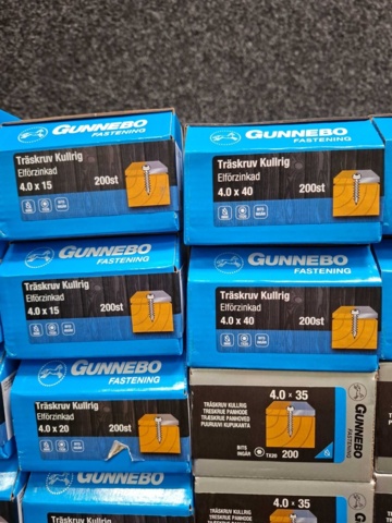 1557798-8 30 st Förpackningar Träskruv Kullrig, Gunnebo