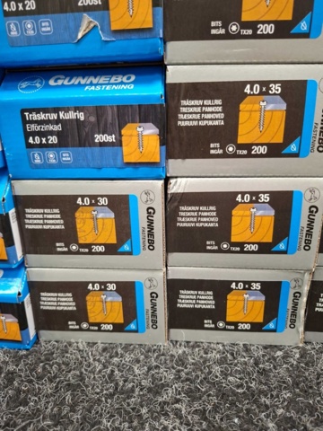 1557798-9 30 st Förpackningar Träskruv Kullrig, Gunnebo