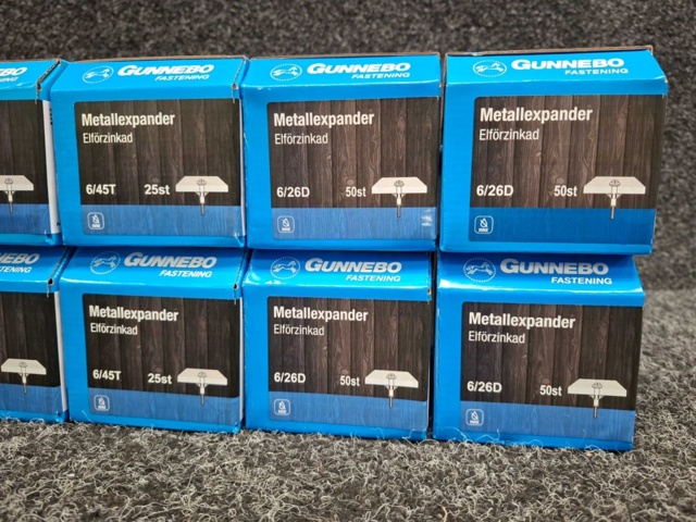 1557800-4 12 st Förpackningar Metallexpander, Gunnebo