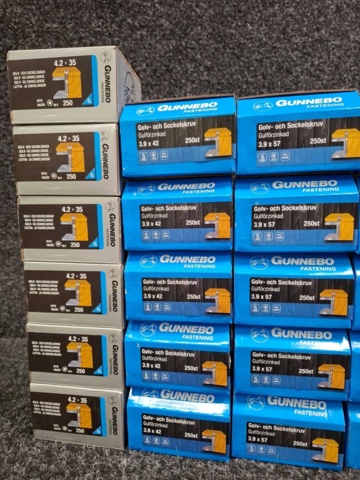 1557802-3 26 st Förpackningar Golv- och Sockelskruv, Gunnebo