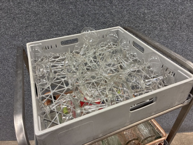 1558471-3 Diskbacksvagn i rostfritt stål med glas & flaskor