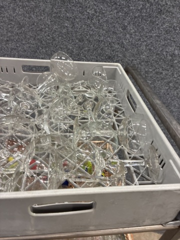 1558471-5 Diskbacksvagn i rostfritt stål med glas & flaskor