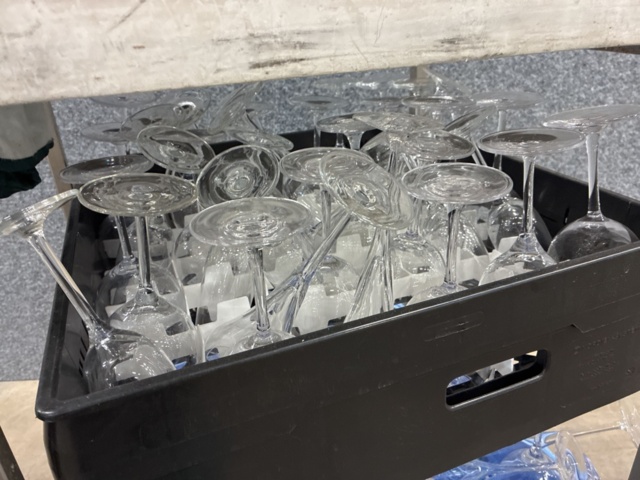 1558471-8 Diskbacksvagn i rostfritt stål med glas & flaskor