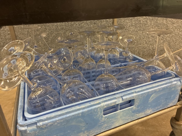 1558471-9 Diskbacksvagn i rostfritt stål med glas & flaskor