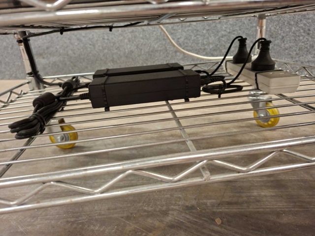 1558473-19 Oplaadstation Neoz Lighting "Trolley Short" & lampor