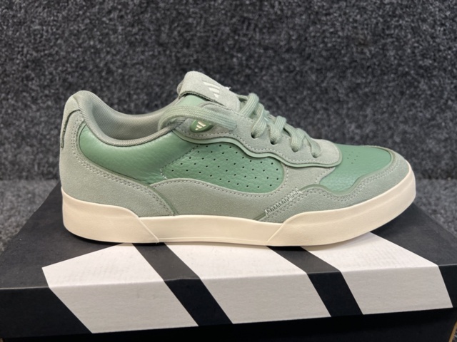 1559110-2 Golfskor Adidas M Retrocross 25, Strl 42