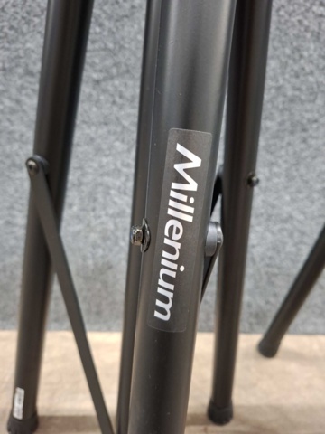 1559081-4 Högtalarstativ Millenium