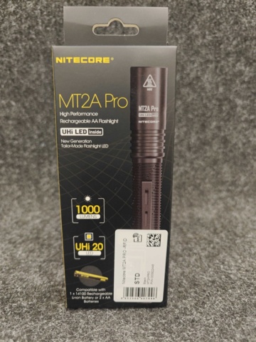 Power Bank NB10000 Gen3 & Ficklampa Nitecore MT2A Pro