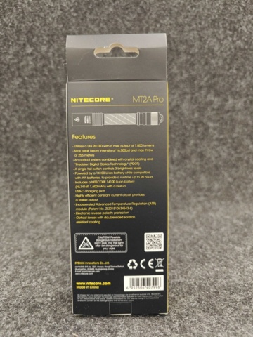 Power Bank NB10000 Gen3 & Ficklampa Nitecore MT2A Pro