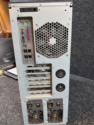 1516500-9 Serverdator