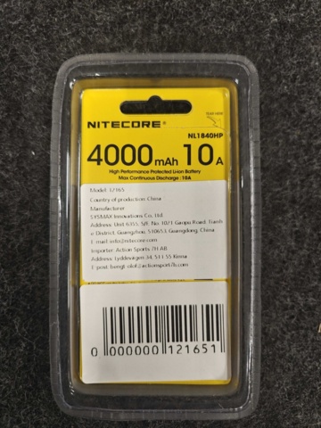 1557352-7 Batteriladdare Nitecore UMS2 & Extra batterier
