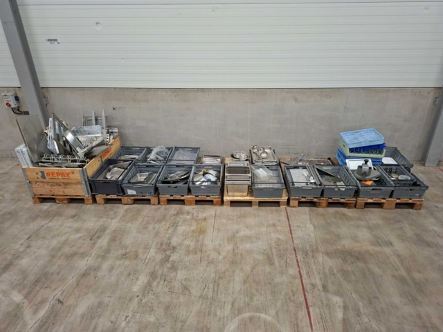 1559091-1 Parti med restaurang- och serveringsutrustning i rostfritt stål m.m.