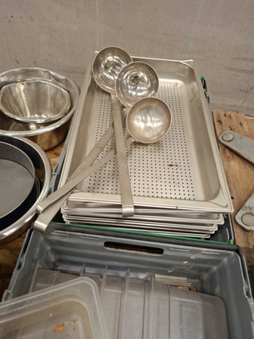1559091-22 Parti med restaurang- och serveringsutrustning i rostfritt stål m.m.