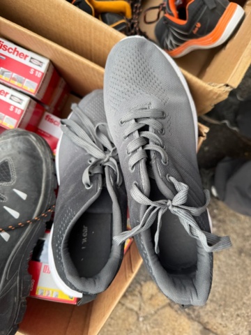 1405982-20 Lot of plastic plugs and used work shoes