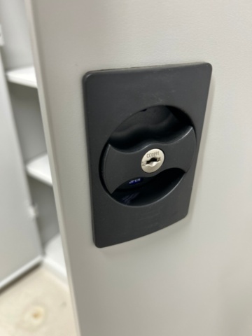 1532129-4 Plåtskåp
