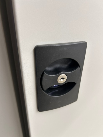 1532130-3 Plåtskåp