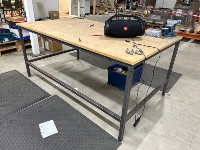 Montörsbord med skruvstäd