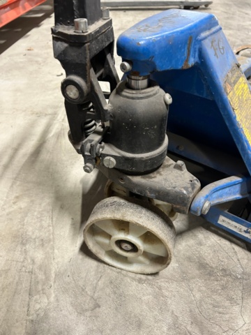 1532160-3 Pallet truck 2000 kg