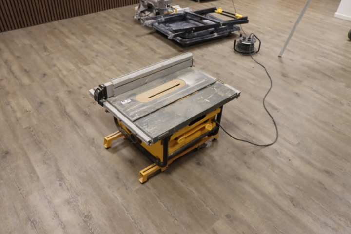 1296102-2 Sågbord Dewalt DW745
