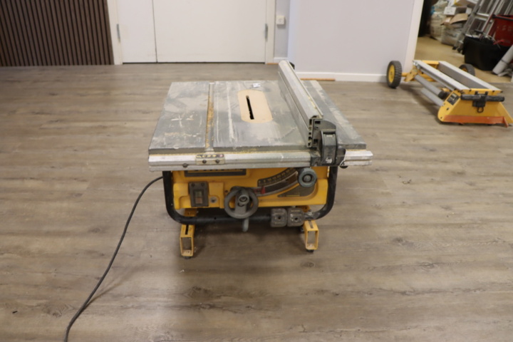 1296102-8 Sågbord Dewalt DW745