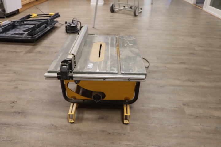 1296102-4 Sågbord Dewalt DW745