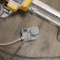 1296103-6 Kakelskärare Dewalt D24000 med ställning/kar