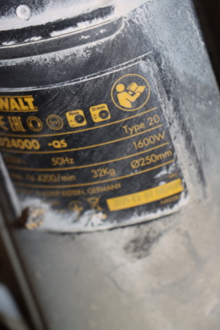 1296103-12 Kakelskärare Dewalt D24000 med ställning/kar