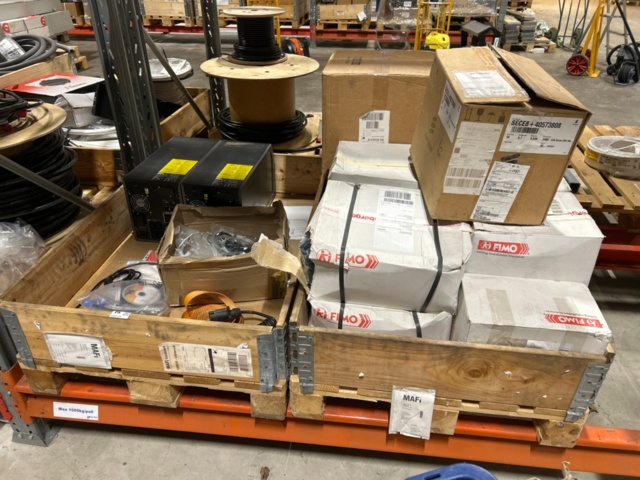 1532172-3 32 pall material från telecomistallatör
