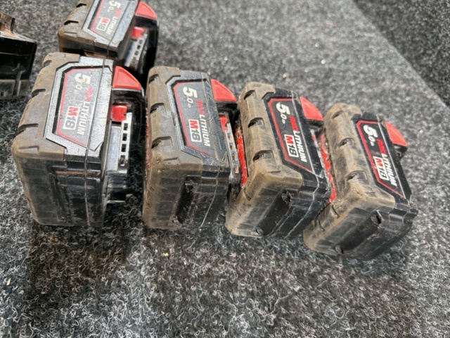 1516524-3 Batterier - Milwaukee