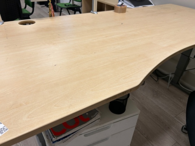 1532177-2 Skrivbord med arbetsstol