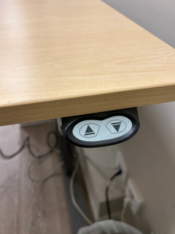 1532177-7 Skrivbord med arbetsstol