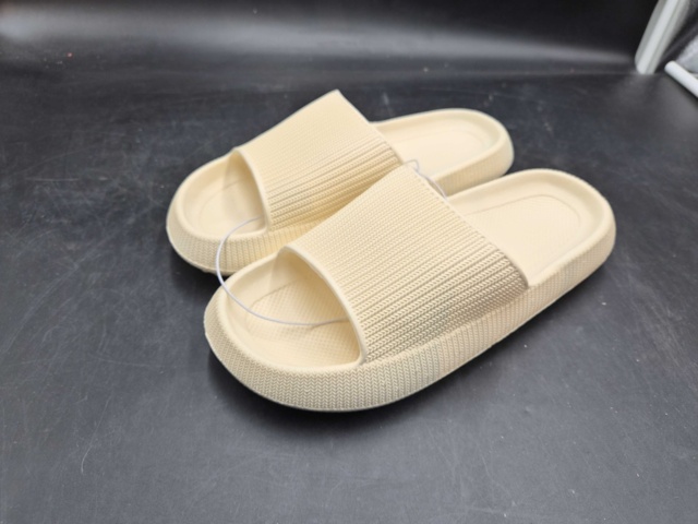 Tofflor, 40 par, storlek 37/38, beige