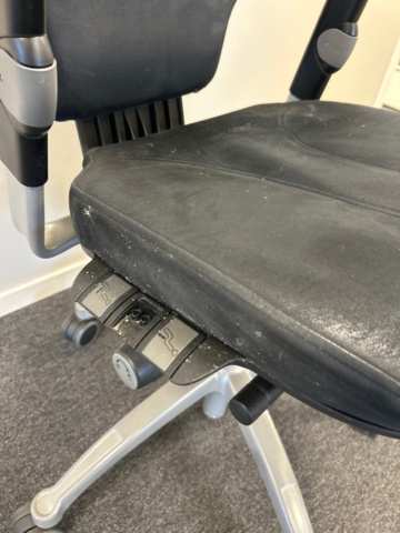 1532224-3 Kontorsstol RH-stolen broderad Mjällby AIF