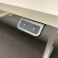 1532219-3 Två elektriska skrivbord Edsbyn med stolar