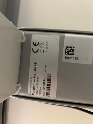 1532219-4 Två elektriska skrivbord Edsbyn med stolar