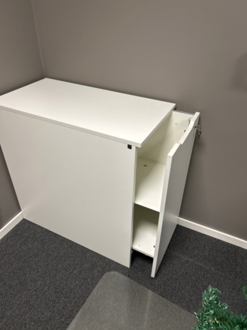 1532218-11 Två elektriska skrivbord Edsbyn