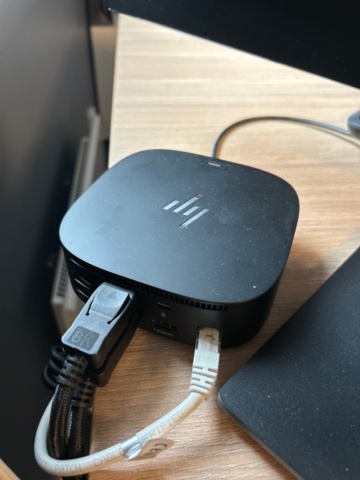 1532217-8 Bärbar dator HP med dubbla skärmar