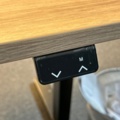 1532216-3 Elektriskt skrivbord i vinkel, kontorsskåp och stol