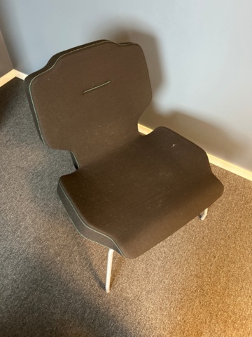 1532216-8 Elektriskt skrivbord i vinkel, kontorsskåp och stol