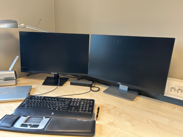 1532215-7 Bärbar dator HP med dubbla skärmar