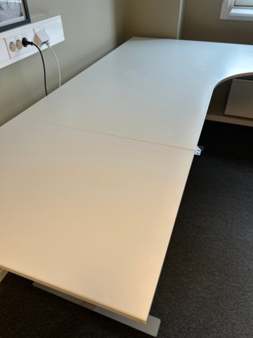 1532208-2 Elektriskt skrivbord och kontorsskåp