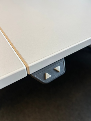 1532208-3 Elektriskt skrivbord och kontorsskåp