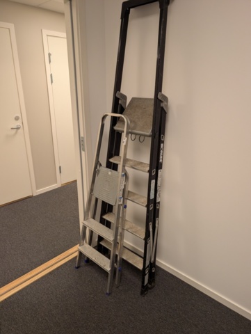Två aluminumstegar