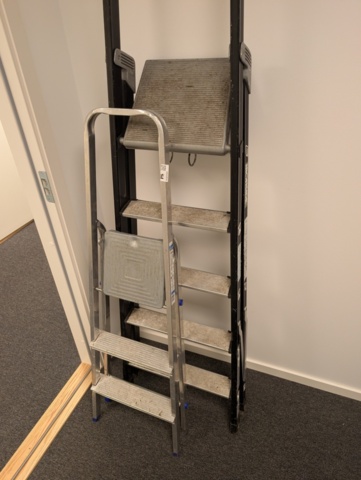 1532203-2 Två aluminumstegar