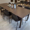 1532195-4 Matbord med 16 st stolar