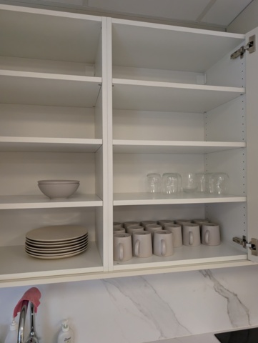 1532195-8 Matbord med 16 st stolar